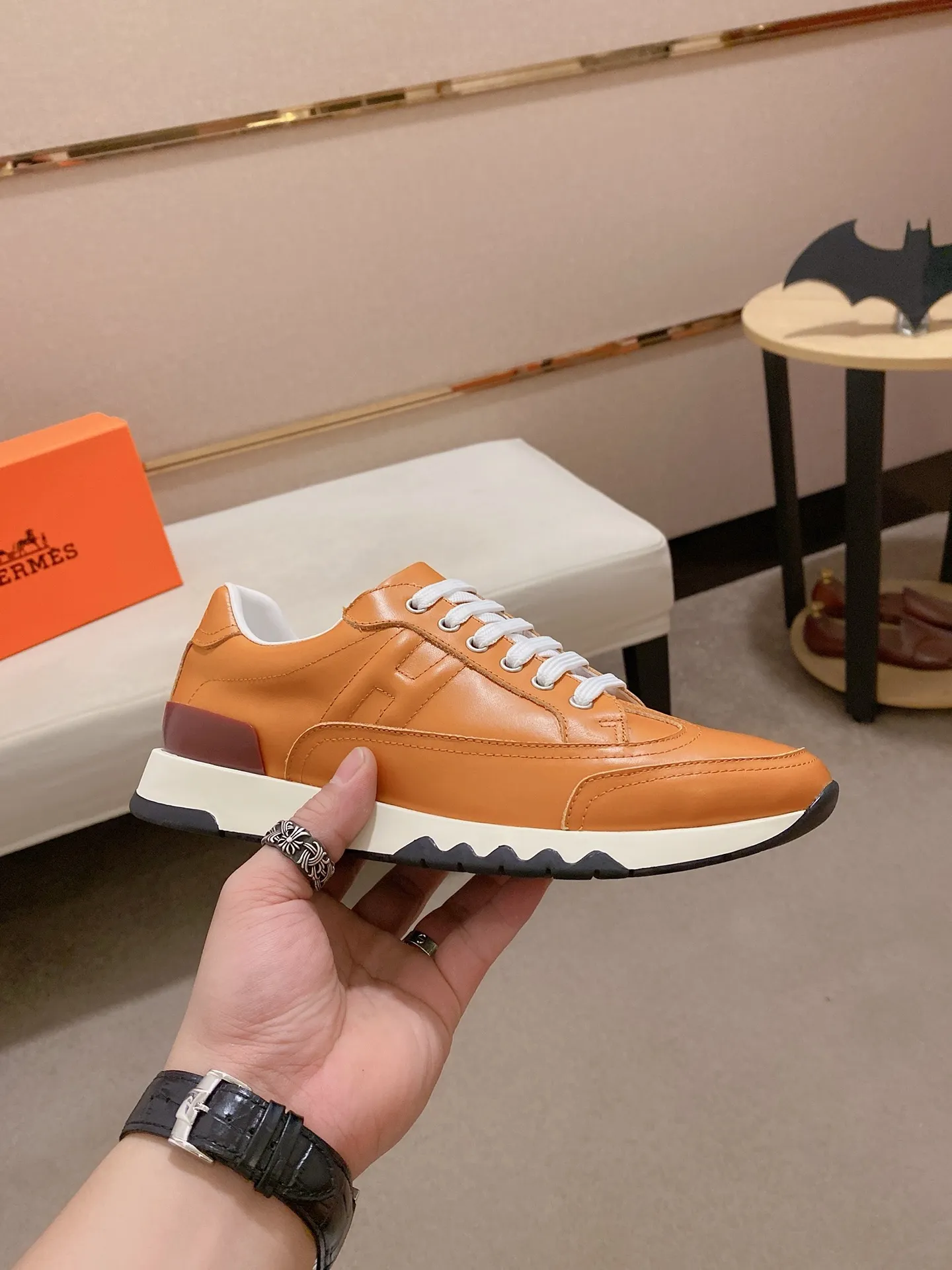 Ex-factory price: 500💰《HERMES》【Classic original single version】Hermès; top 🔝purchasing agent🔍🔍men's latest 🇺🇸sold simultaneously, original imported from Italy ▲▲first-layer cowhide ▲▲ (high-end, nobility and class) ) Exquisite workmanship (Italian 🇮🇹 imported water-dyed 🐂 cowhide lining) sole: original sole provided by the original factory, ⚠️exclusive double-layer activity·TPR·rubber·combined molded outsole; super comfortable·wear-resistant·non-slip·environmental protection The real thing is more beautiful when photographed in kind (high quality, following orders), you can come in and out at will * Number of yards: 38·39·40·41·42·43·44# (can be customized 45.)